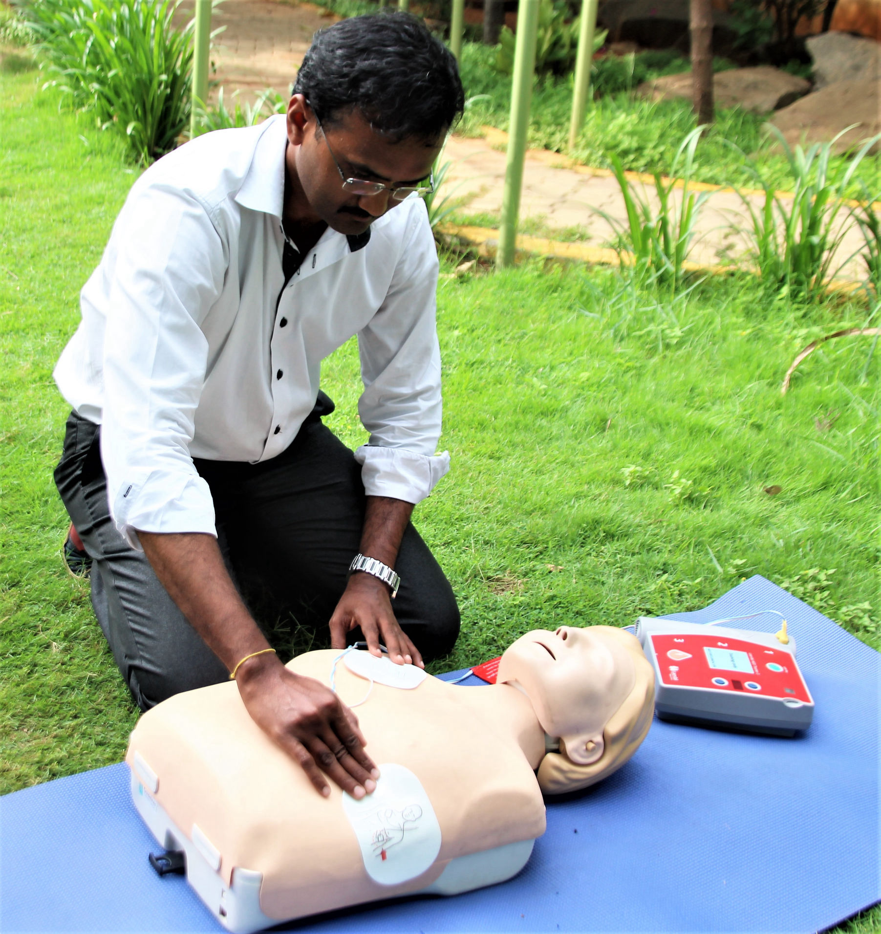 AED Training at Nightingales Medical Trust